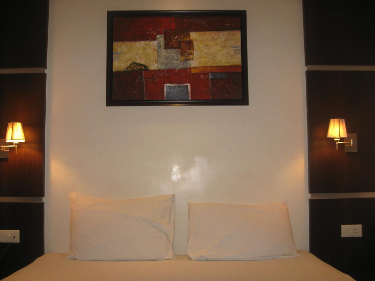 Hotel D'Grand Bareilly Eksteriør bilde