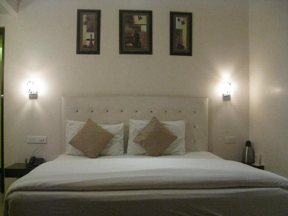 Hotel D'Grand Bareilly Eksteriør bilde