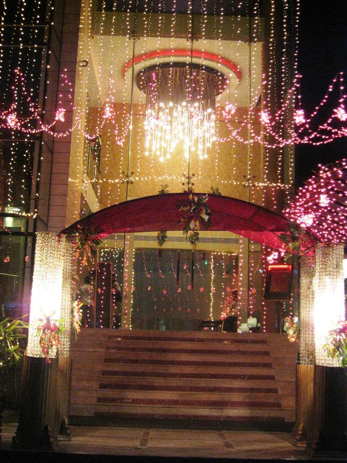 Hotel D'Grand Bareilly Eksteriør bilde
