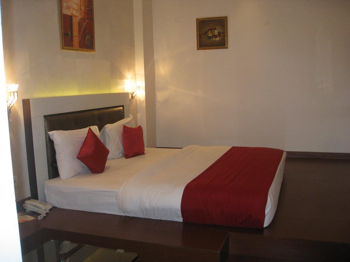 Hotel D'Grand Bareilly Eksteriør bilde